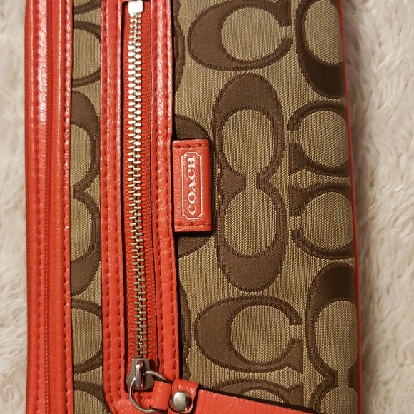 Coach wristlet/wallet - Picture 4 of 9